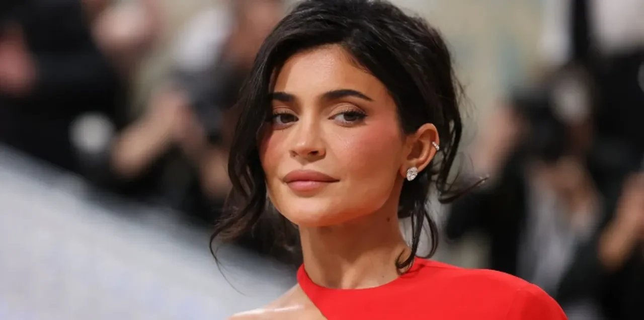 Yunanistan'ın en ünlü restoranı Kylie Jenner paylaşımıyla alay konusu oldu!