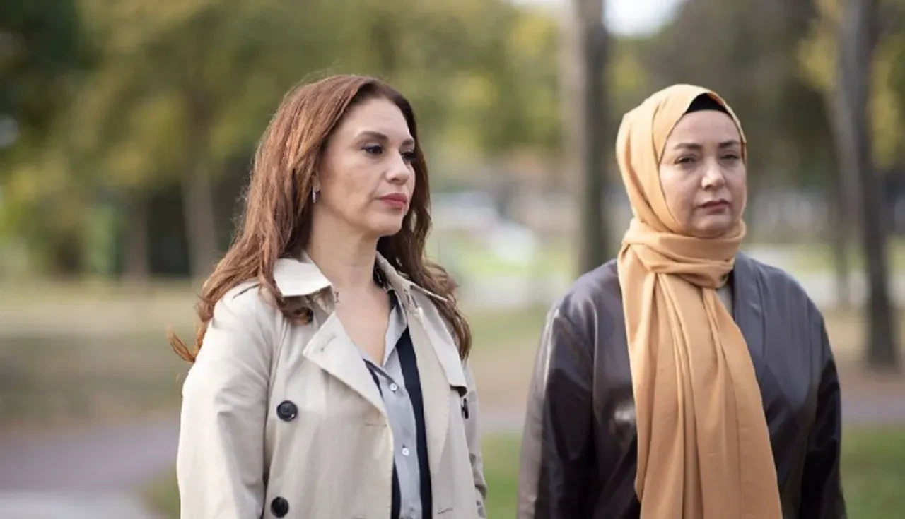 Bahar Şahin konuştu, akıllara Evrim Alasya ile Sibel Taşçıoğlu geldi! Kızılcık Şerbeti dizisindeki tüm iddialar su yüzüne çıktı