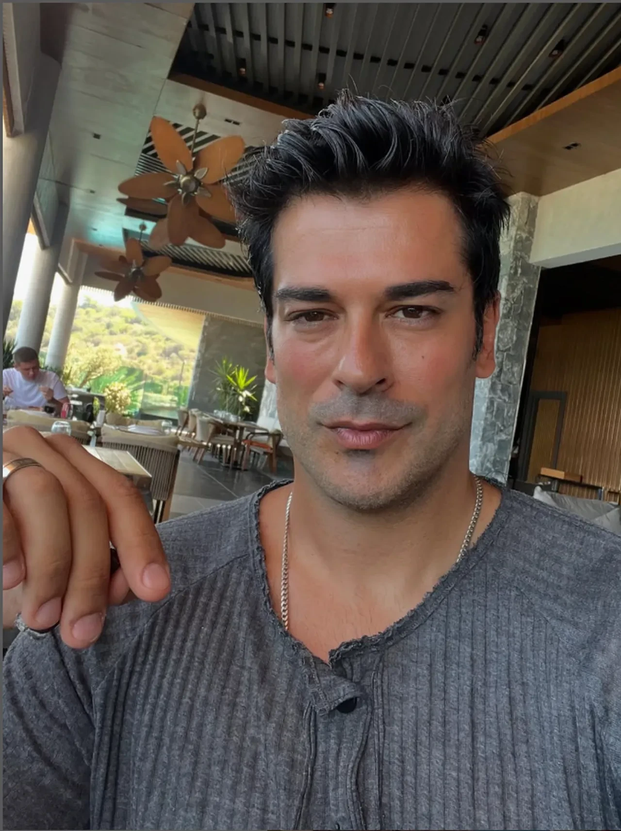 Burak Özçivit, Kuruluş Osman'a tamamen resti çekti! Paylaşımı hayranlarını bile şaşırttı