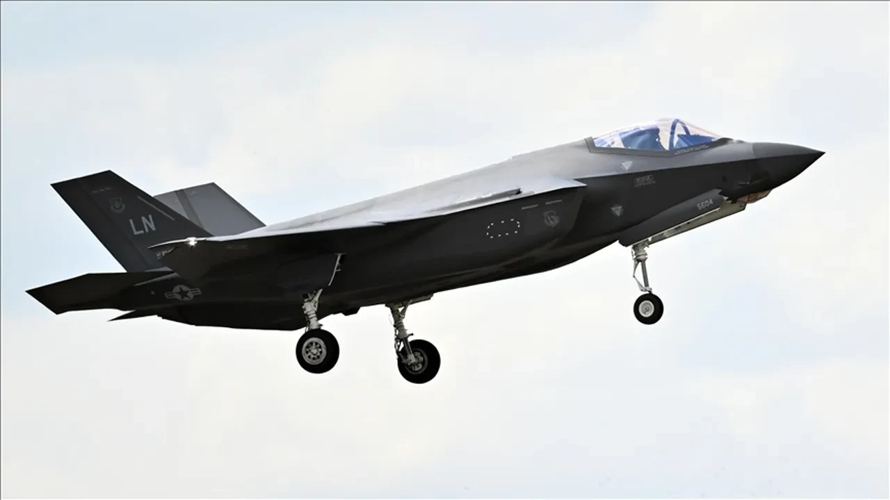 Eurofighter Typhoon vs F-35 karşılaştırması! Hangisi daha iyi?