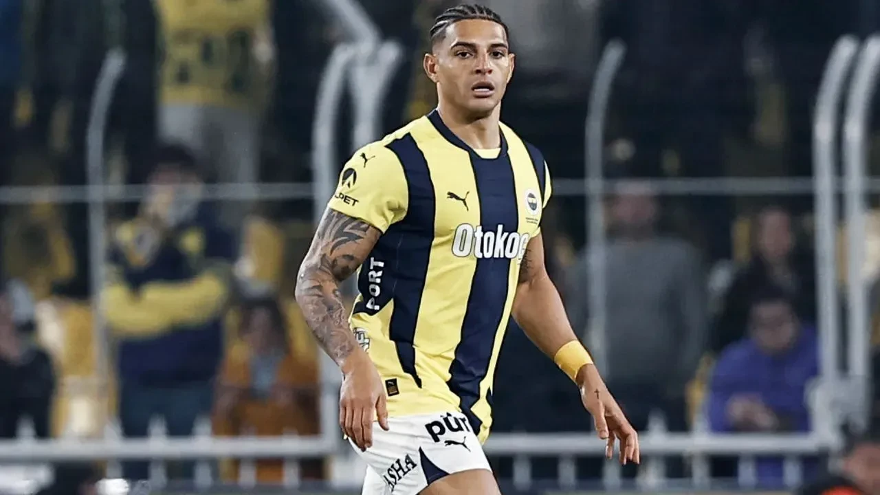 Fenerbahçe’de yıldız stopere teklif! En ciddi aday İngiltere'den