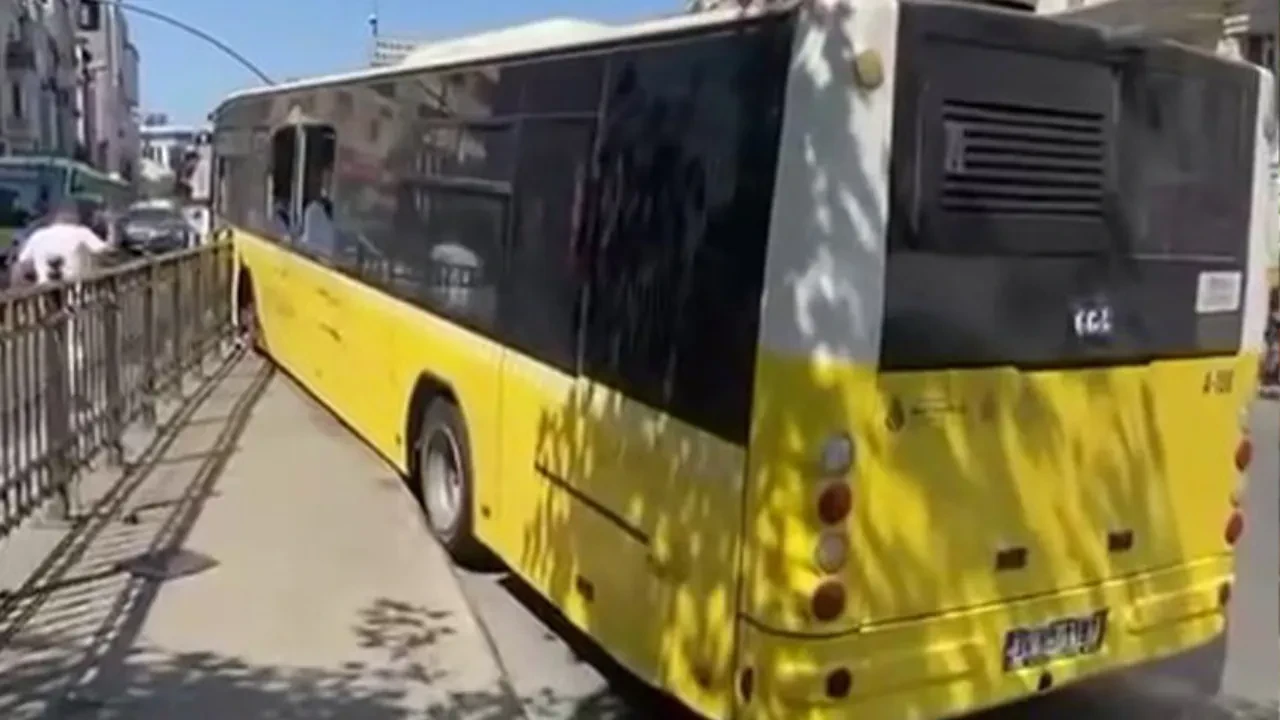 Freni patlayan İETT otobüsü ortalığı savaş alanına çevirdi! Kaza anı kamerada