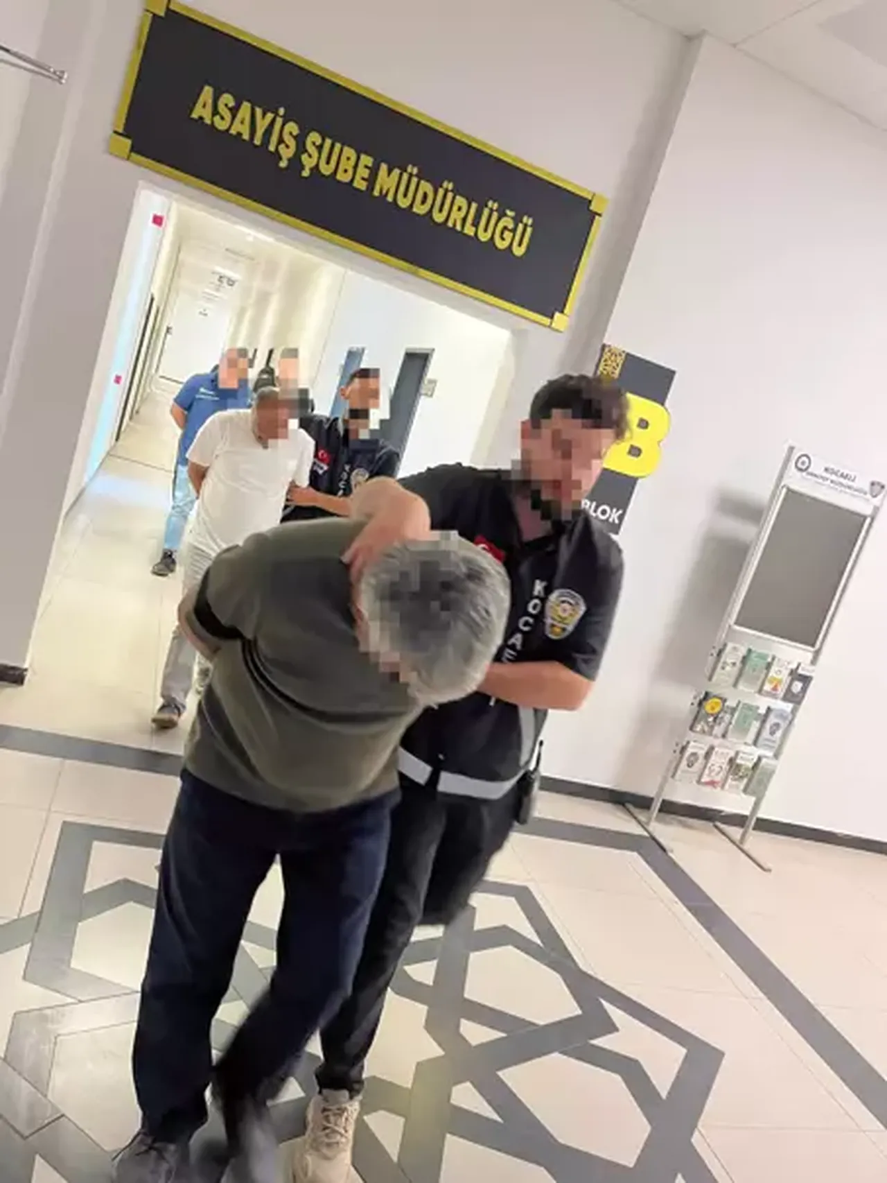 Gebze’de 3 çocuk annesi genç kadın evinde silahla öldürüldü