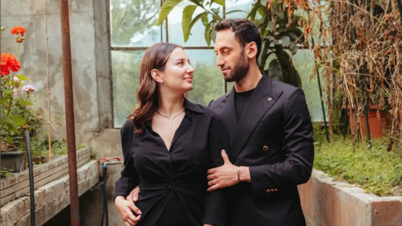 Hakan Çalhanoğlu ile eşi Sinem Çalhanoğlu İstanbul sokaklarında yürümekte zorlandı 