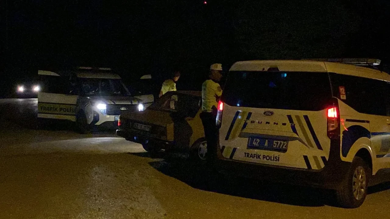 Hem ehliyetsiz hem firari! Polisten kaçarken lastikleri patladı, cezayı yedi 