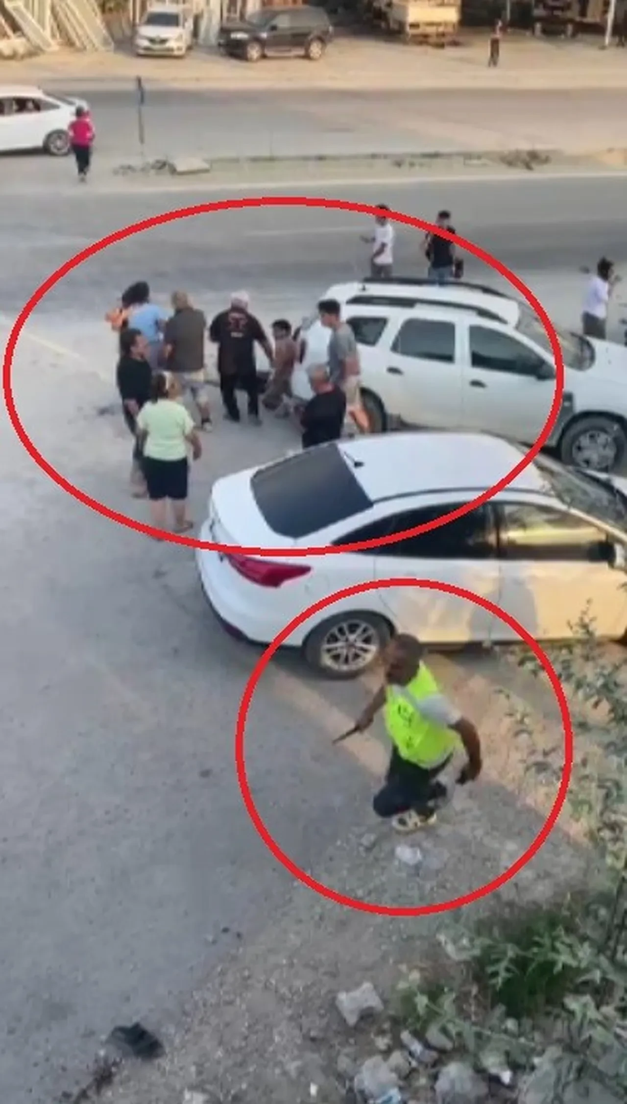 Kavgayı ayırmak isterken canından oldu! Aldığı bıçak darbesiyle yere yığıldı