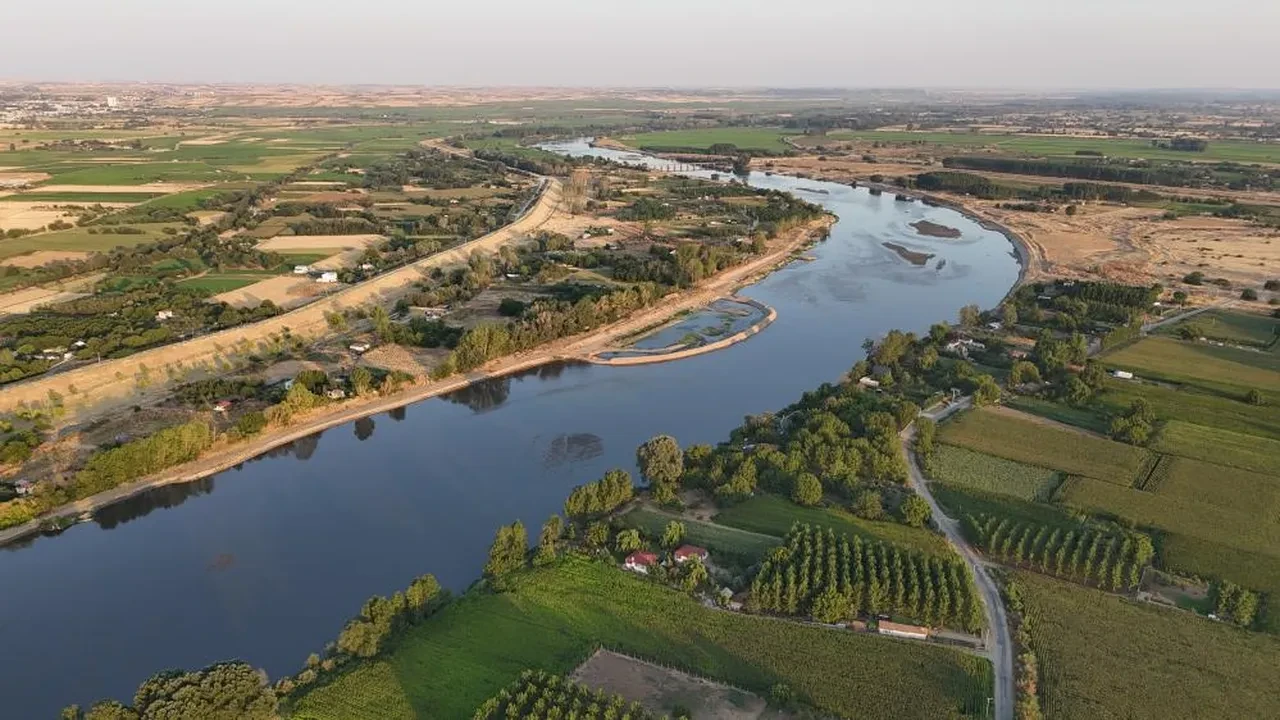 Kuraklık Meriç Nehri'ni vurdu: Hidroelektrik santralinden su salındı!