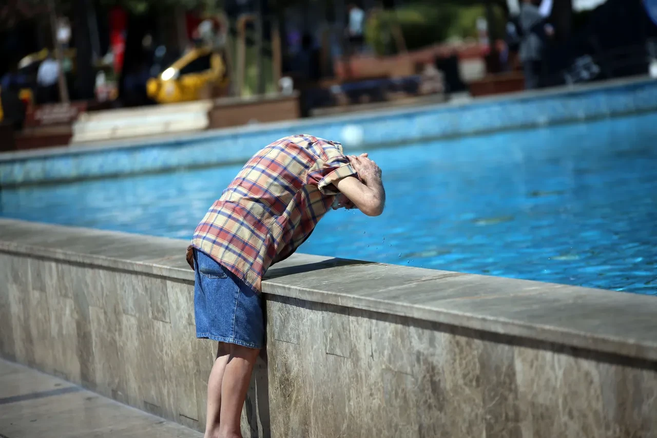Meteoroloji uyardı: Sıcaklık rekor kıracak! İşte en riskli iller ve ilçeler
