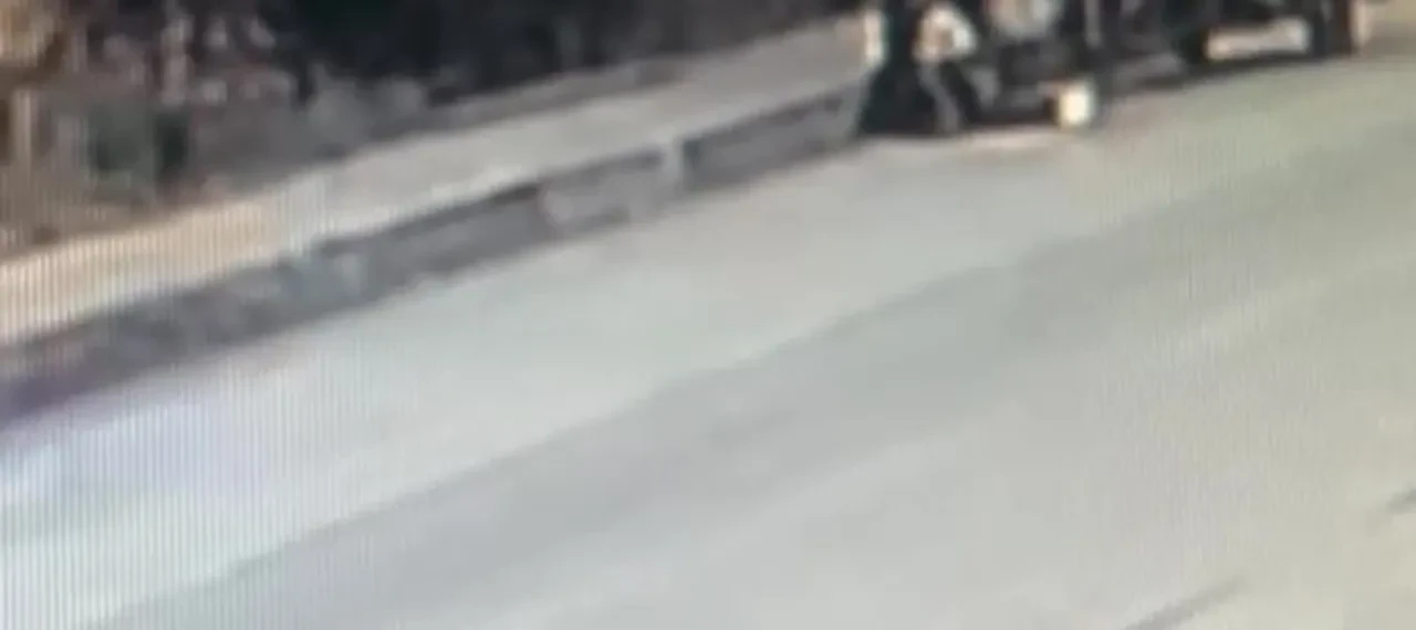 Motosikleti durdurdu, oğlunu yol kenarında katletti! Vahşi cinayet kamerada