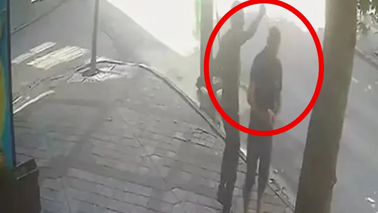 Sokak ortasında tornavidalı dehşet! Defalarca başına sapladı