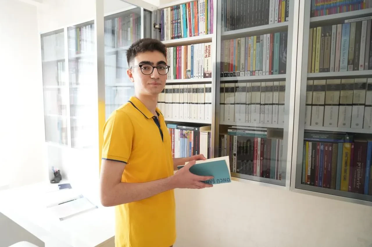 Telefonu ve sosyal medyayı bıraktı, YKS'de derece yaptı