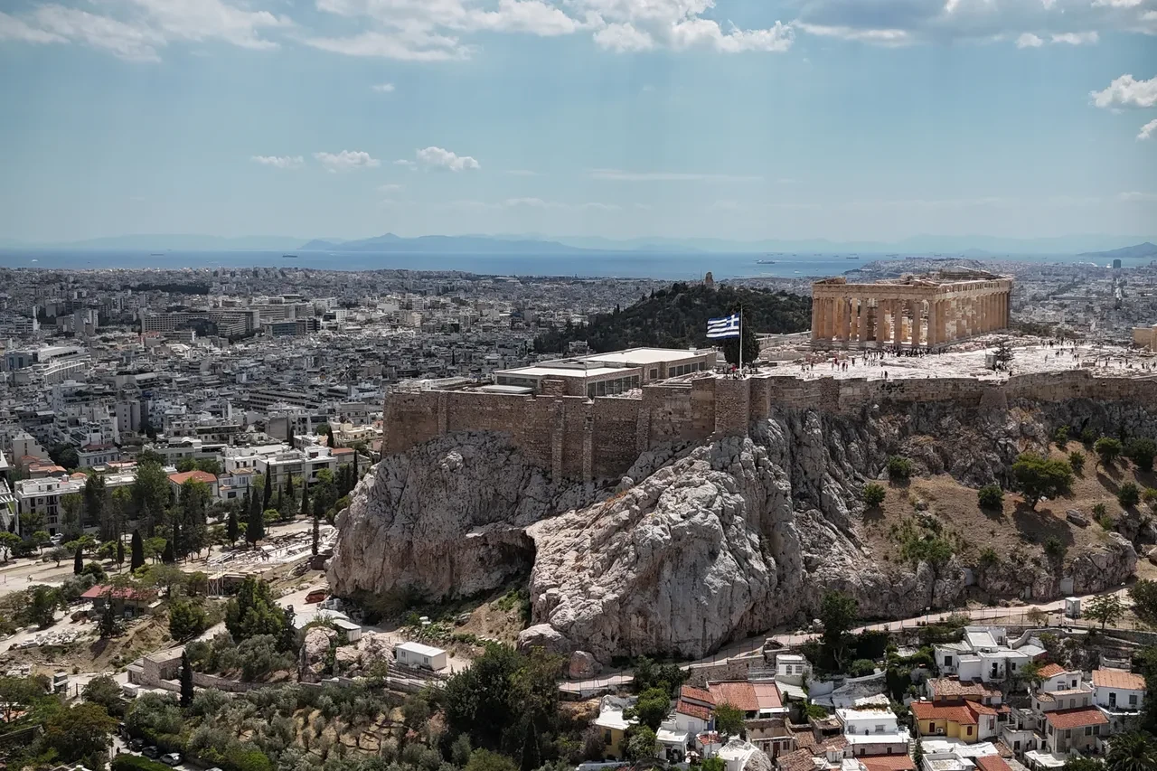 Ülkede aşırı sıcak alarmı! Bakanlık duyurdu: Saat 12.00-17.00 arası çalışmak yasak
