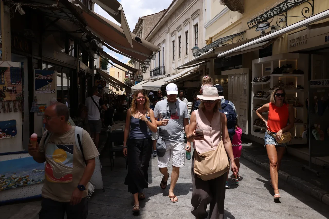 Ülkede aşırı sıcak alarmı! Bakanlık duyurdu: Saat 12.00-17.00 arası çalışmak yasak