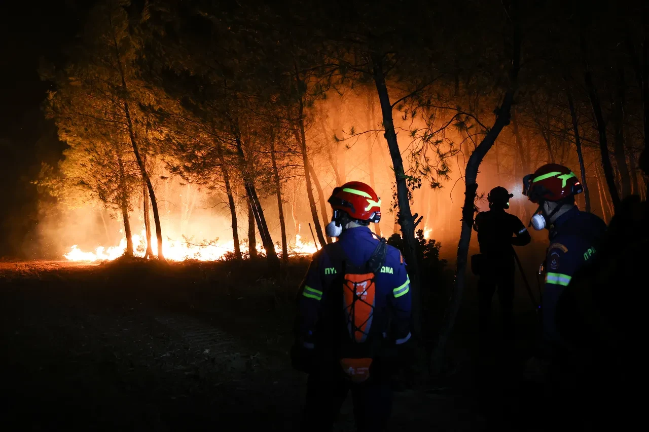 Ülkede aşırı sıcak alarmı! Bakanlık duyurdu: Saat 12.00-17.00 arası çalışmak yasak