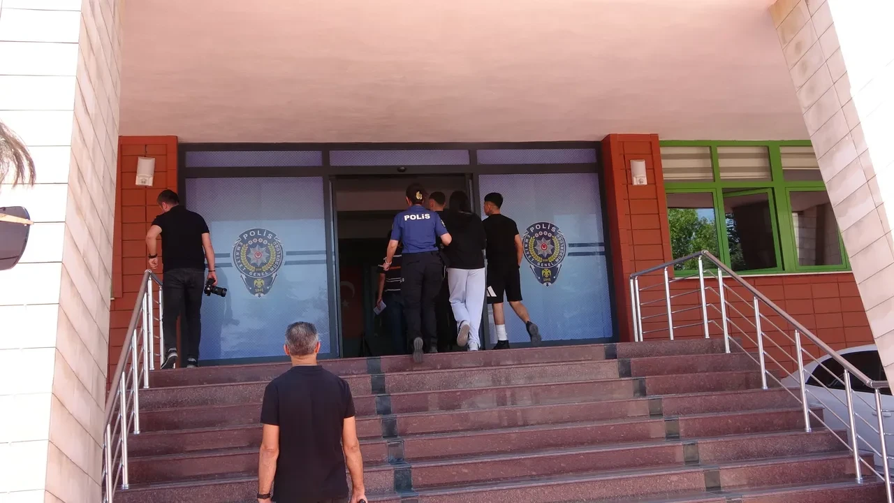 Yan bakma kavgasında tutuklama kararı! 3 yaralı, 7 gözaltı