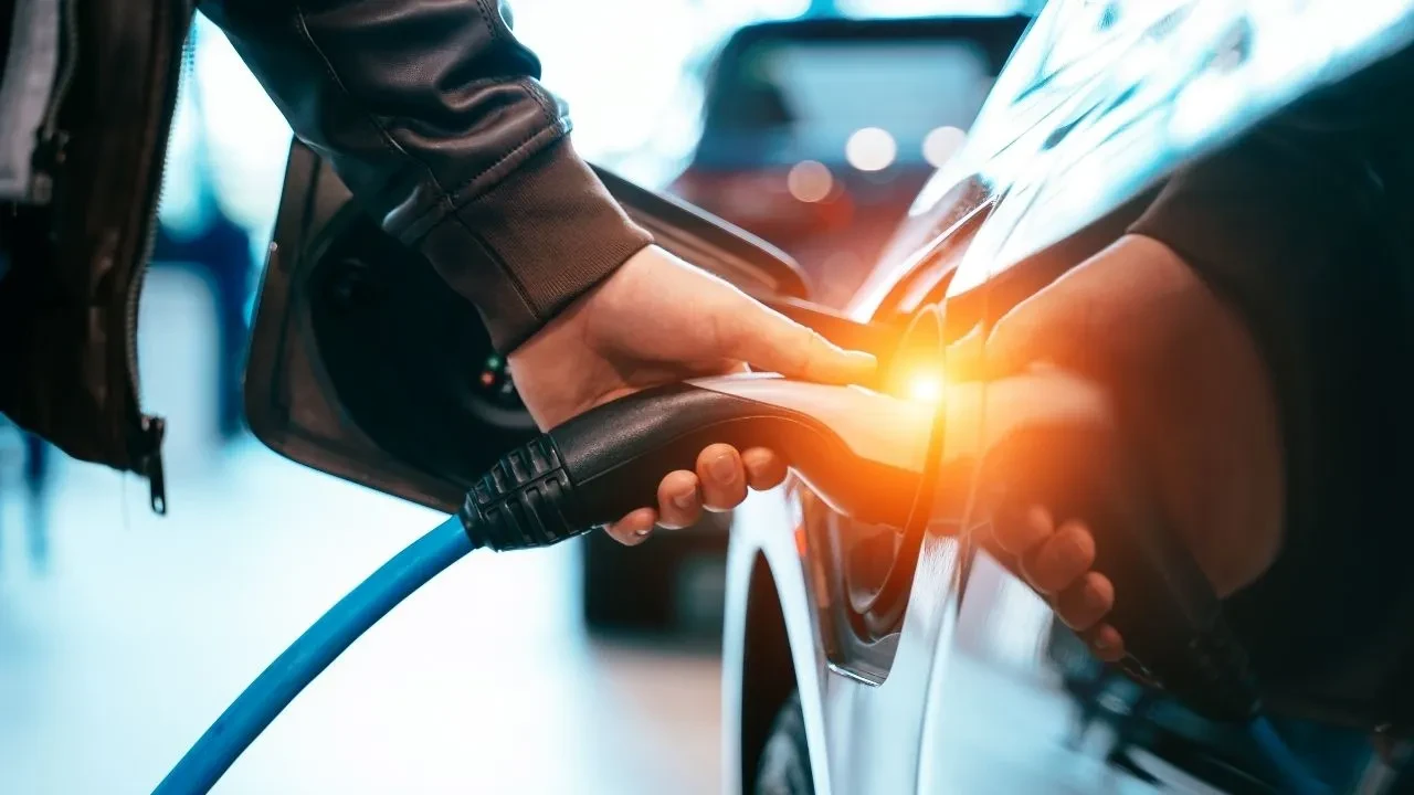 Elektrikli araçlara ÖTV zammı gelecek mi 2025? Düzenleme yürürlüğe girdi