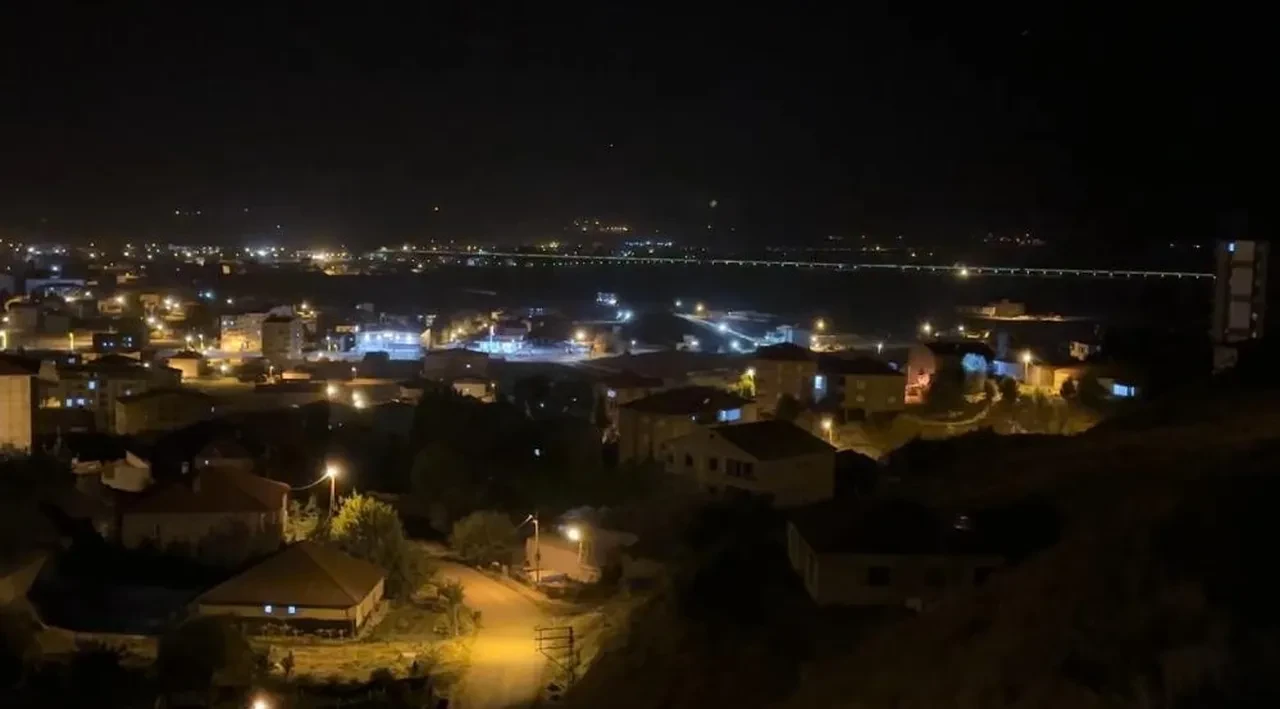 Hakkari'de deprem oldu! AFAD ve Kandilli açıkladı