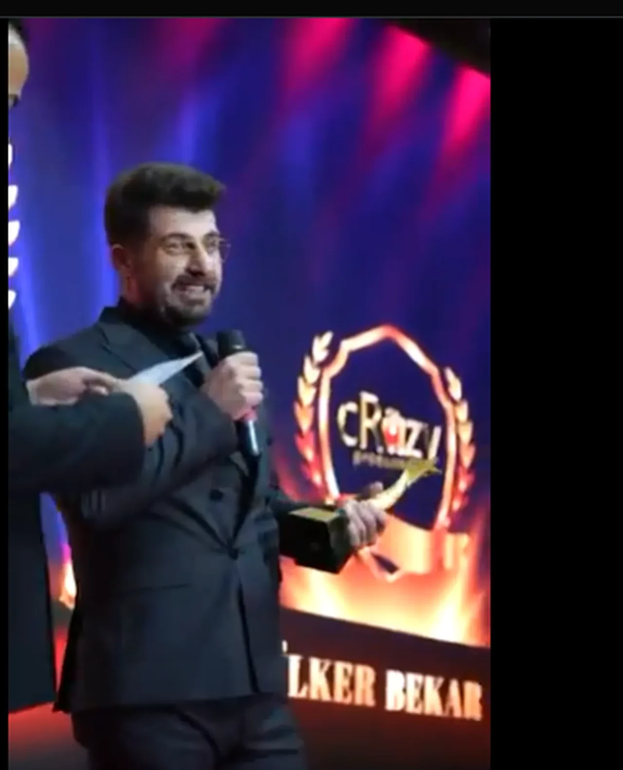 İş insanı Lokman İn Özge Ulusoy'u dolandırıcılıkla suçladı! Ödül töreninde "Kaçma kaçma" diye seslendi