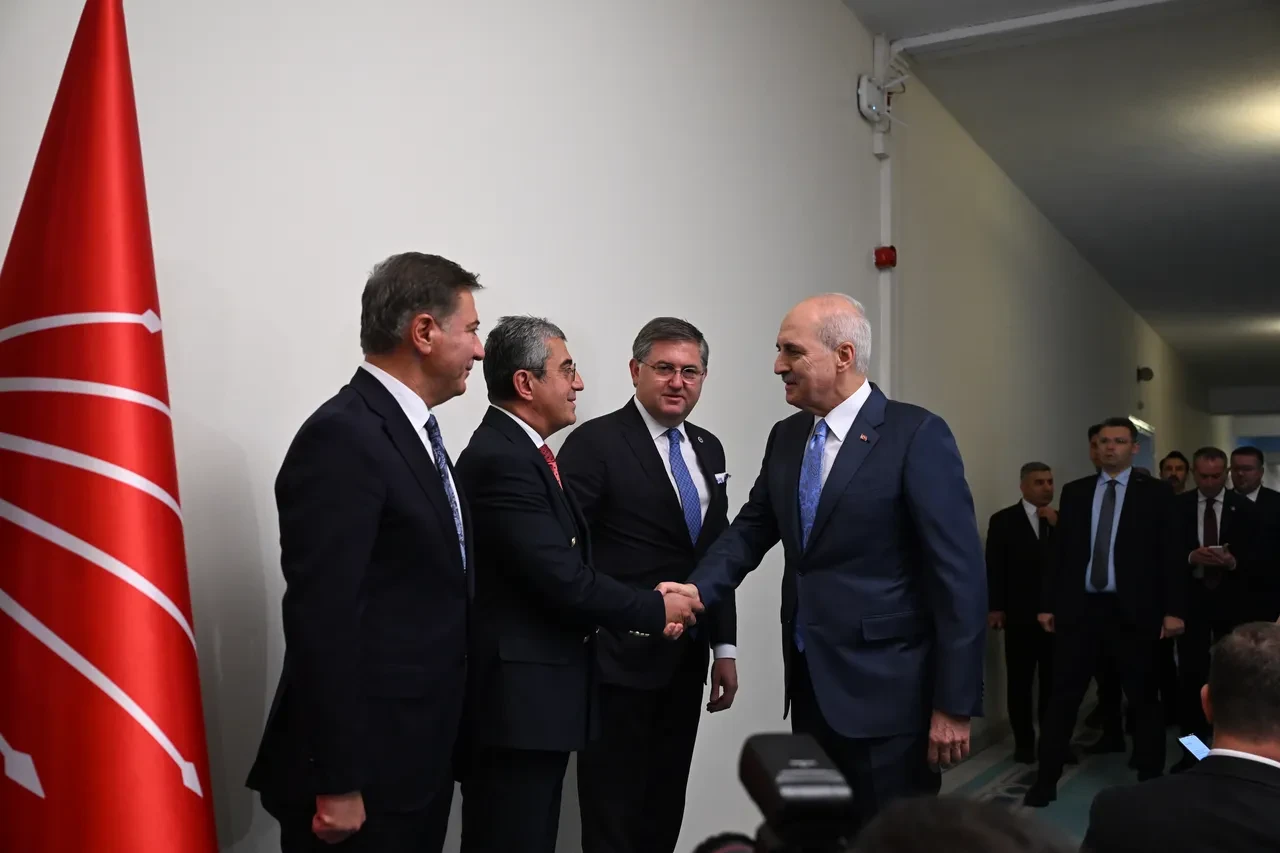 Meclis'te Terörsüz Türkiye gündemi! Numan Kurtulmuş, Özgür Özel ile görüştü