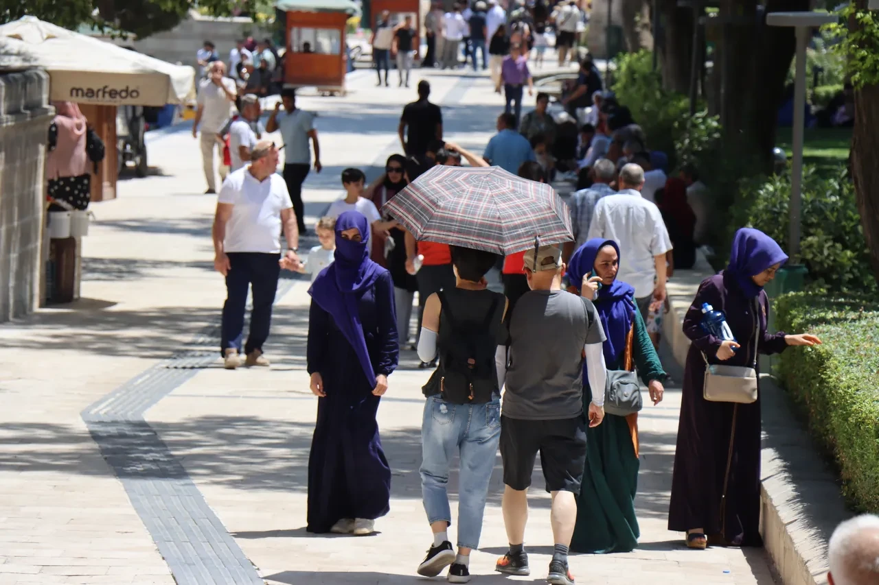 Şanlıurfa yanıyor! Termometreler 52 dereceyi gösterdi