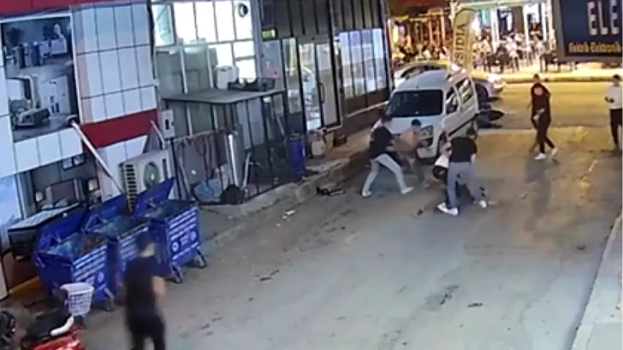 Sosyal medyada tartıştılar, buluşup kavga ettiler! Ortalık savaş alanına döndü