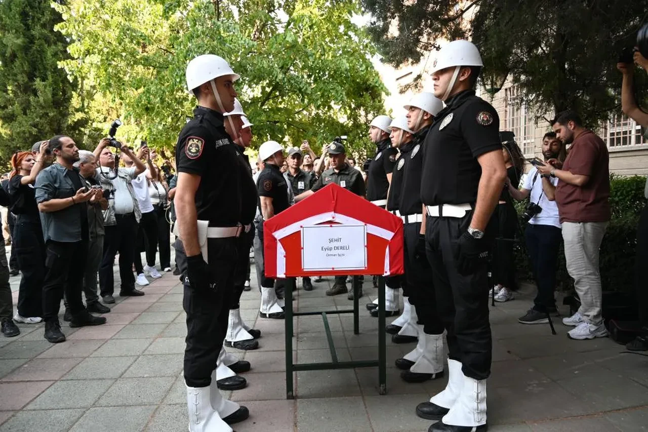 Yangın şehidinin oğlundan yürek burkan sözler: Baba ben sensiz ne yapacağım?