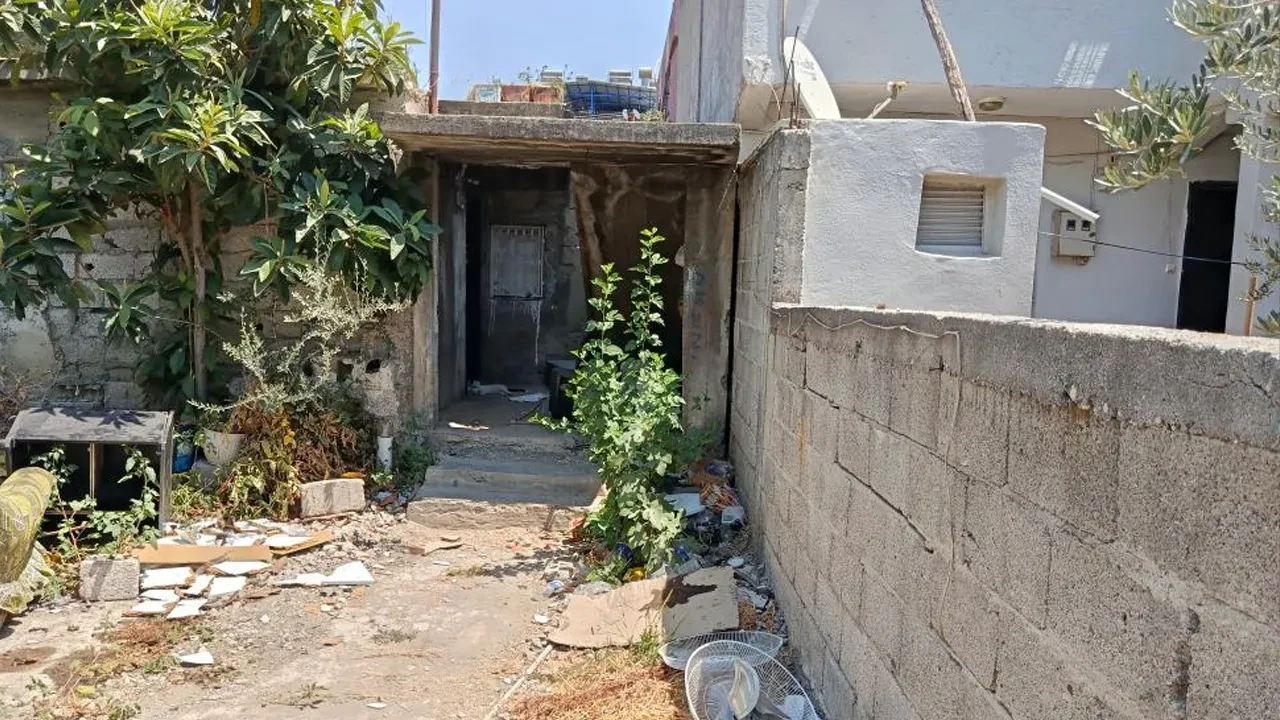 Adana'da vahşet! Annesini döve döve öldürdü: Yerde hareketsiz yattığını görünce...