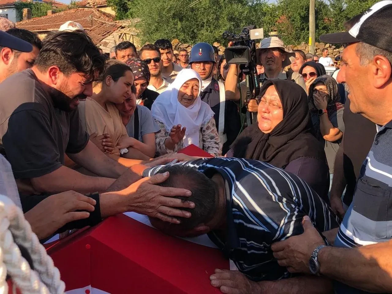 Cumhurbaşkanı Erdoğan'dan orman şehidinin babasına taziye telefonu