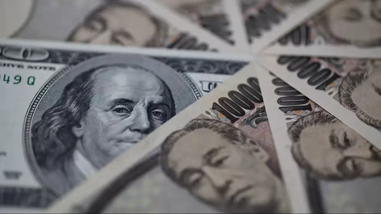Dolar, son bir ayın en sert haftalık düşüşüne ilerliyor