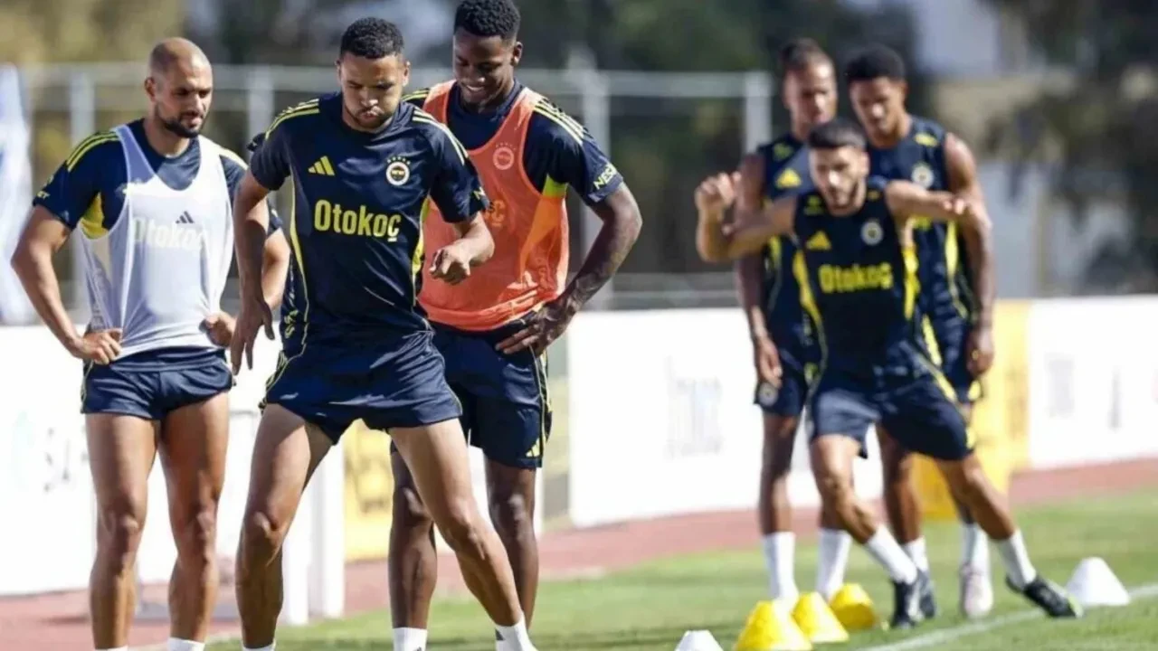 Fenerbahçe'nin yıldız oyuncusuna İtalya'dan kanca! Transfer görüşmeleri başladı