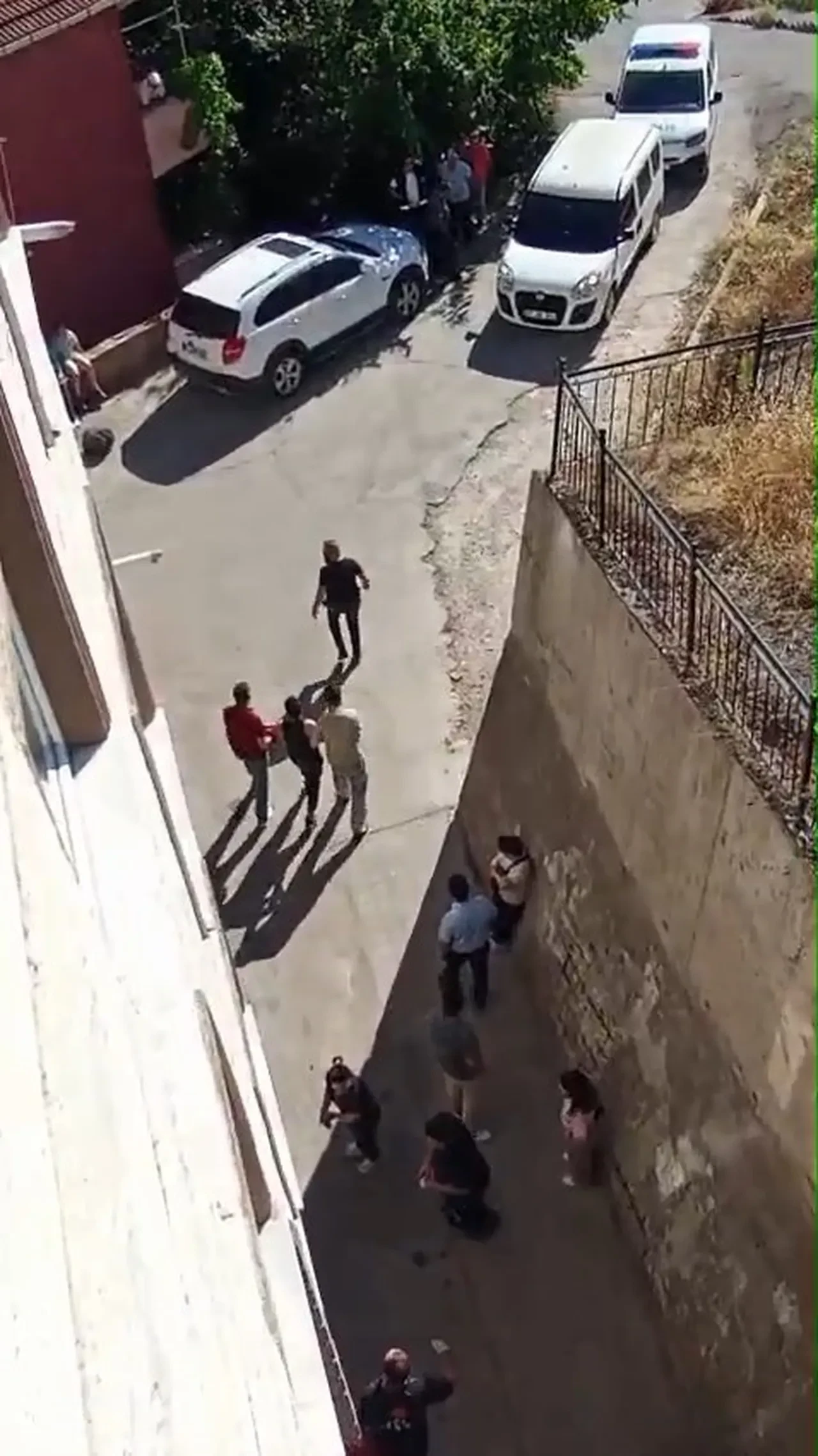 İlginç olay! Polisten kaçarken bacada sıkıştı