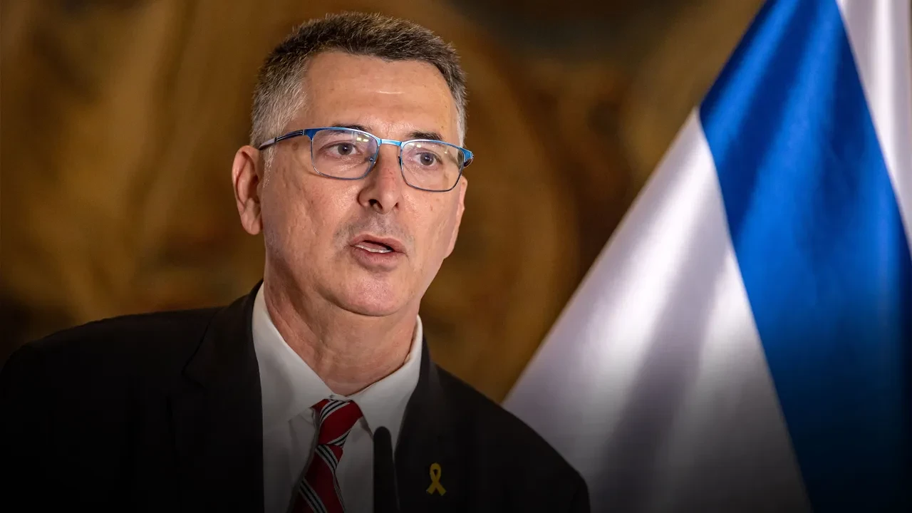 İsrail Dışişleri Bakanı Saar'dan Fransa'ya küstah tehdit: 'Macron umarım Paris sokaklarında güvenliği sağlayabilir'