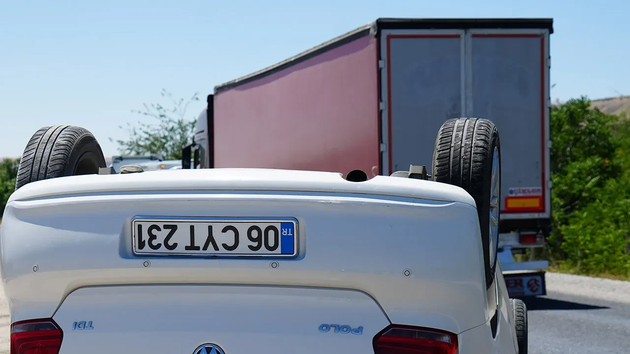 Kırıkkale'de otomobil kontrolden çıkıp takla attı: 6 yaralı