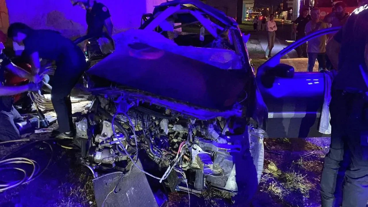 Kocaeli'nde feci kaza! Köprünün ayağına çarpan kadın hayatını kaybetti