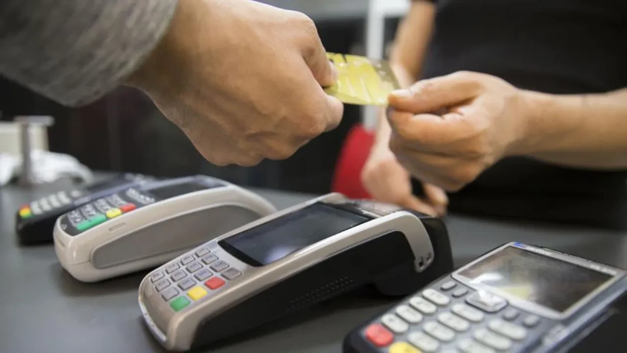 Merkez Bankası'ndan yeni adım: Kredi kartı faiz oranları değişti! Karar Resmi Gazete'de