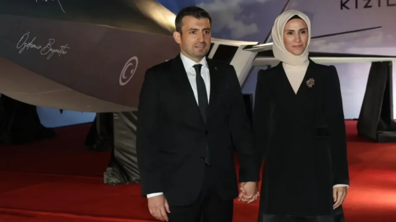 Selçuk Bayraktar eşi Sümeyye Bayraktar’ı işte böyle karşıladı! Sosyal medyada gündem oldu