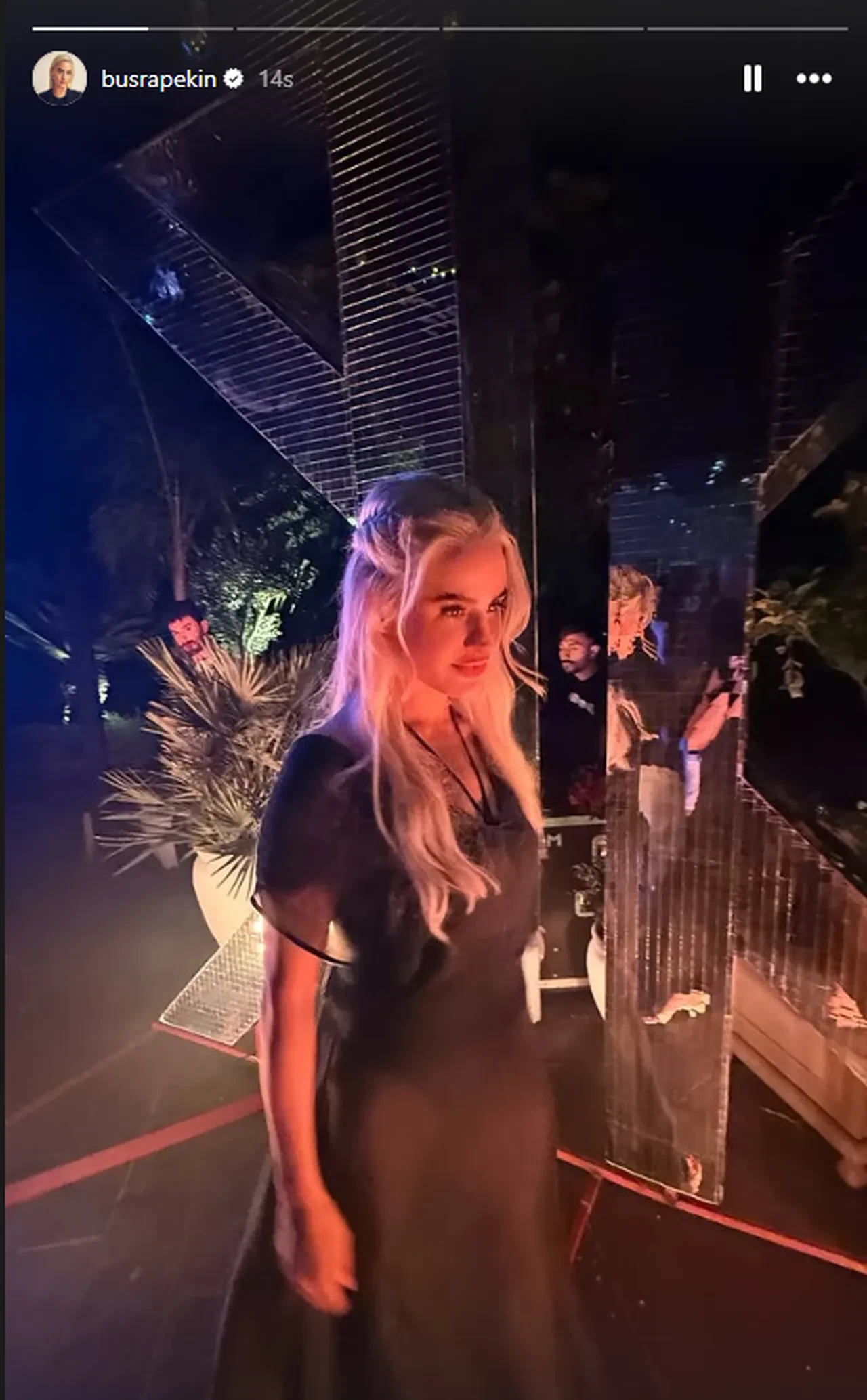 Büşra Pekin'in son hali Game Of Thrones dizisindeki Khaleesi'ye benzetildi