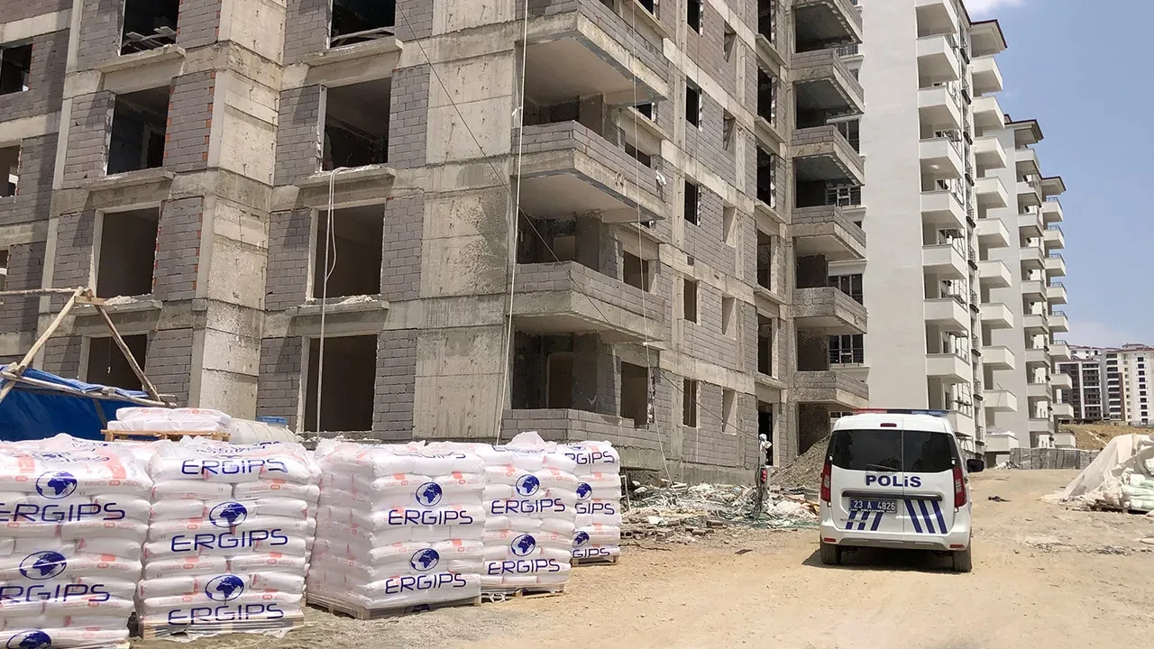 İnşaattan düşen işçiden acı haber