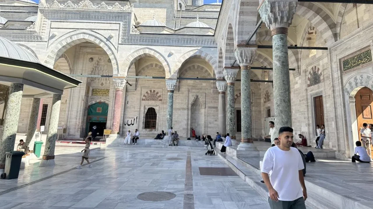 İstanbul'da camilere akın ettiler! Nedeni çok farklı