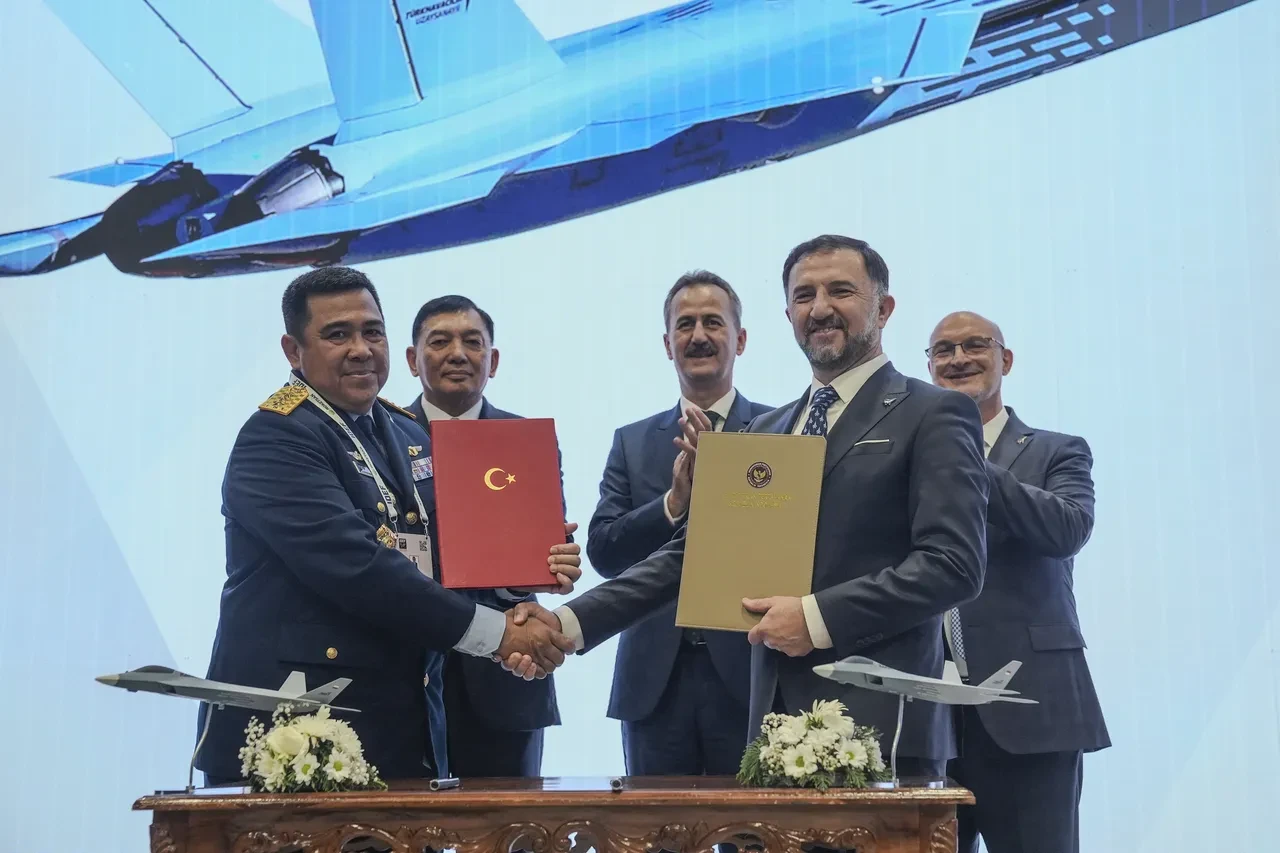 Savunma sanayisinde tarihi anlar! Endonezya ile 48 KAAN satışı için imzalar atıldı
