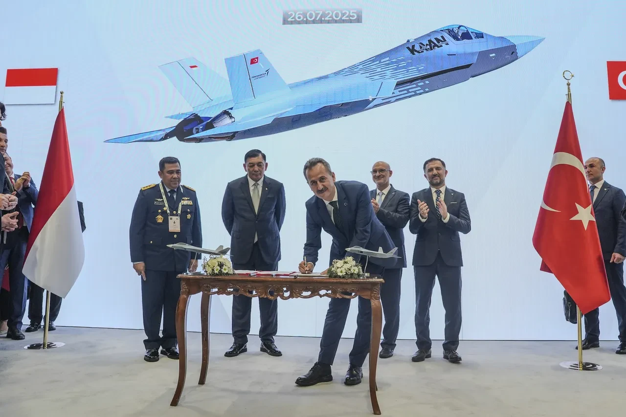 Savunma sanayisinde tarihi anlar! Endonezya ile 48 KAAN satışı için imzalar atıldı
