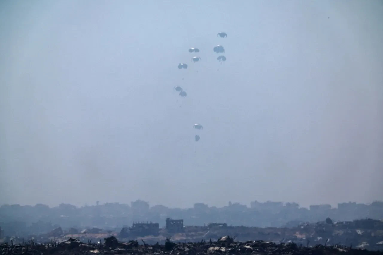 2 ülkeden Gazze Şeridi’ne havadan yardım: Paraşütlerle indirildi!