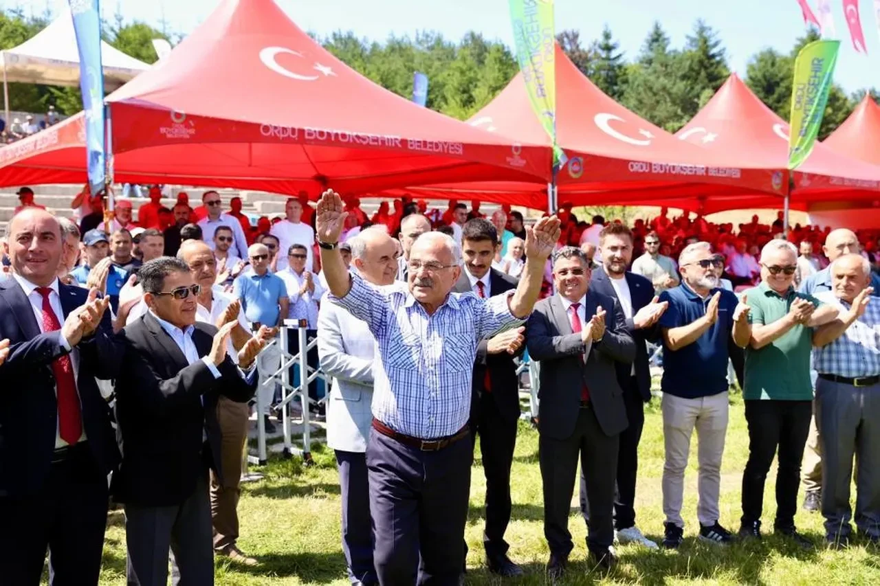 917 yıllık efsane coşkuyla kutlandı: Aybastı Perşembe Yaylası Festivalinde görsel şölen!