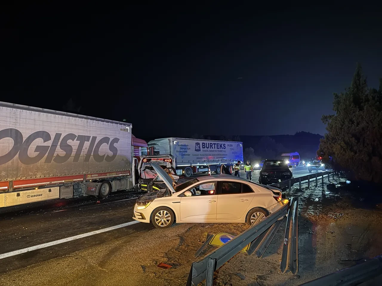 Adana'da zincirleme trafik kazası! Ortalık savaş alanına döndü: Yaralılar var