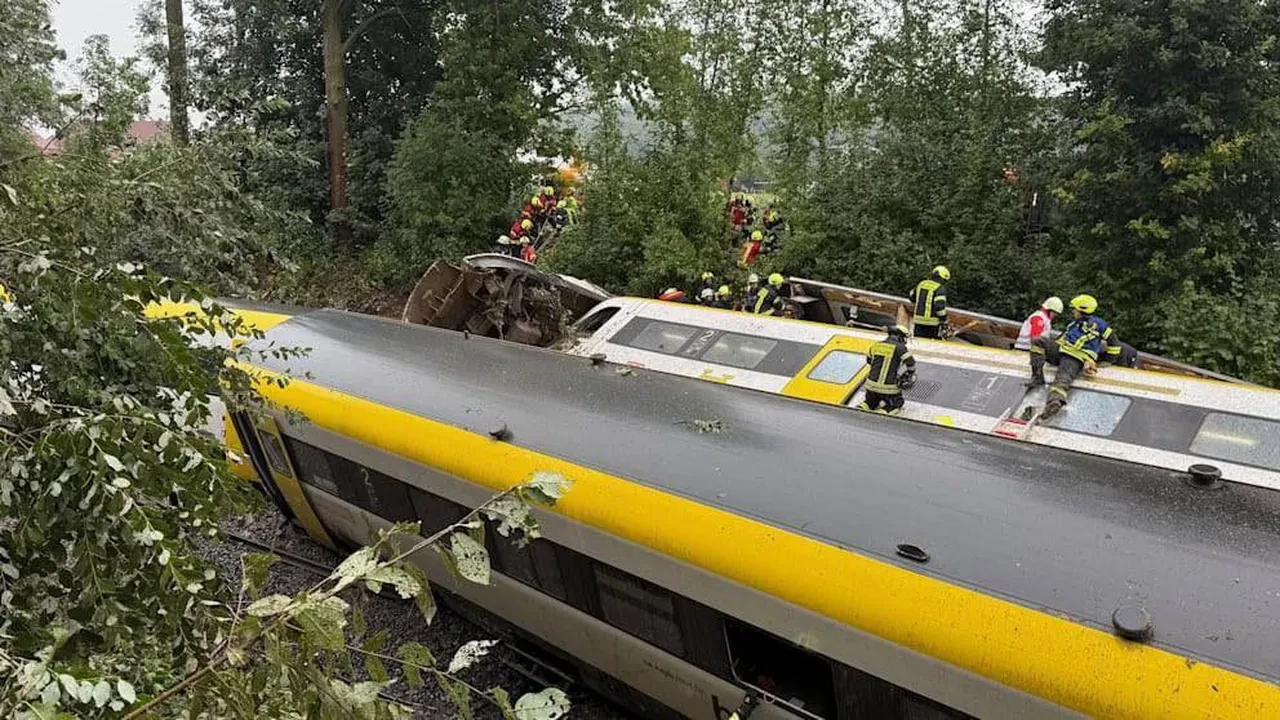 Almanya'da tren kazası: Çok sayıda ölü ve yaralı var!