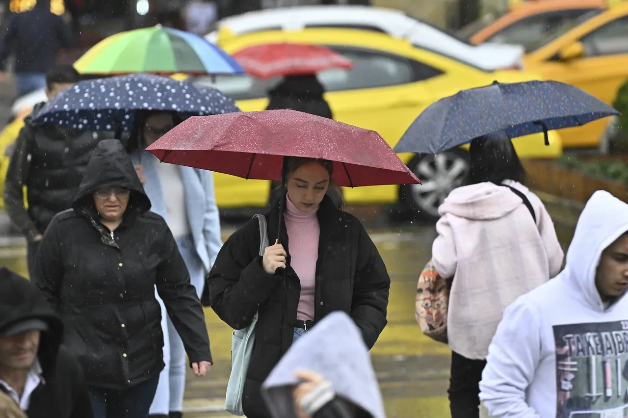 Aşırı sıcaklara dikkat! Meteoroloji ve uzmanlar uyardı: Bu saatlerde dışarı çıkmayın