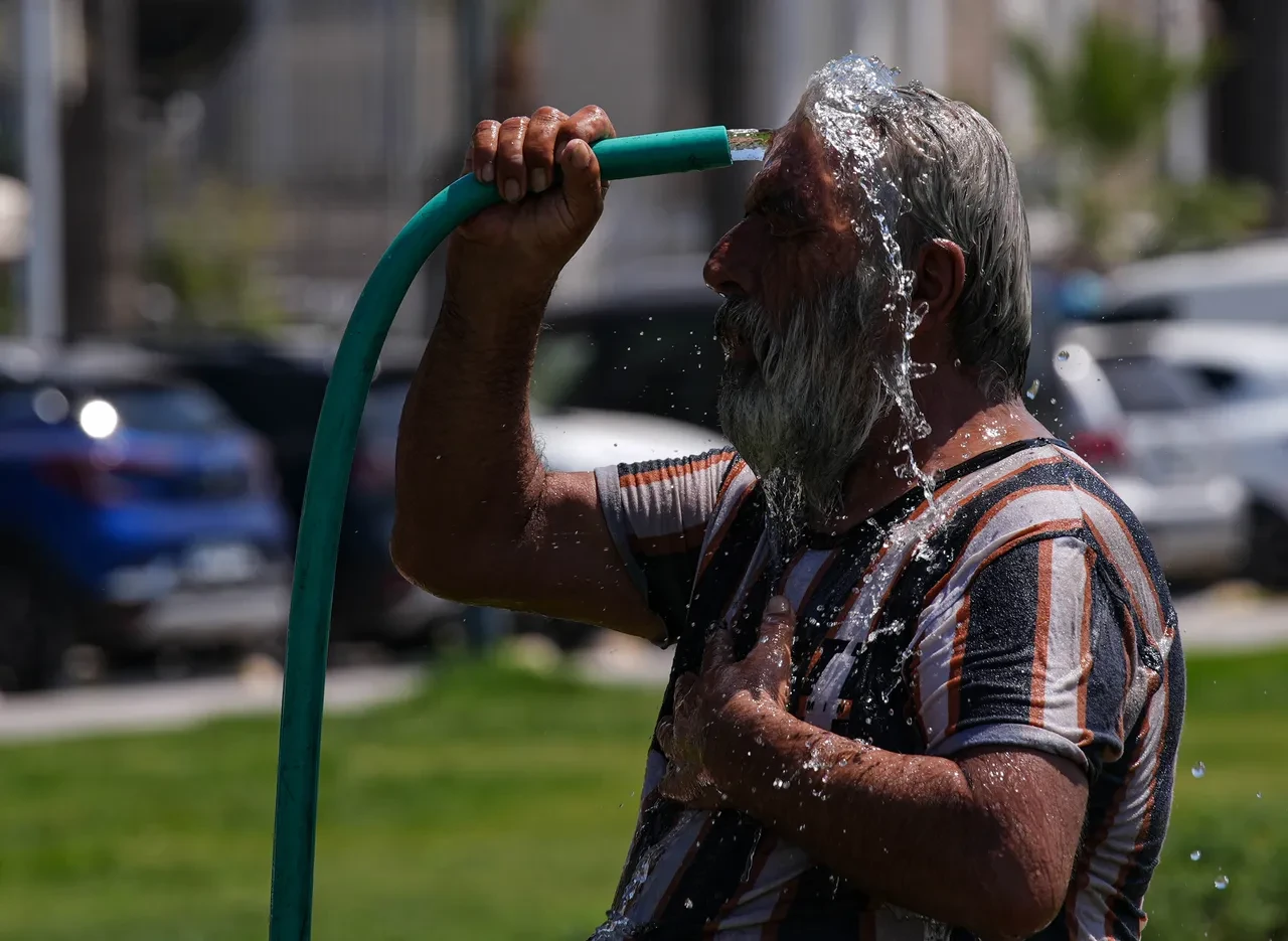 Aşırı sıcaklara dikkat! Meteoroloji ve uzmanlar uyardı: Bu saatlerde dışarı çıkmayın