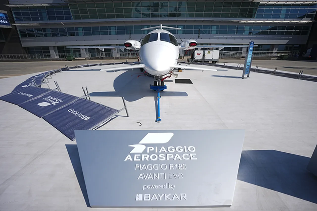 Baykar'ın İtalyan jeti göz kamaştırdı: "Gökyüzünün Ferrari'si" IDEF 2025'te