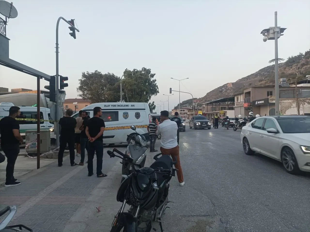Beton mikseri motosikleti ezdi: 2 kişi hayatını kaybetti