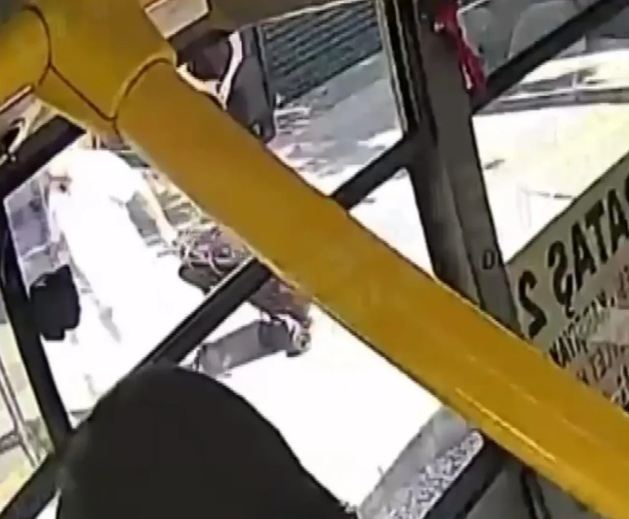 Filmleri aratmayan soygun! 18 kilo altının gasp edilme anları saniye saniye kaydedildi